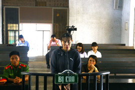 Lừa tiền chạy việc, cựu chuyên viên Liên đoàn lao động tỉnh lĩnh án 12 năm tù