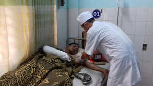 Khởi tố nghi phạm chém công an xã nhập viện