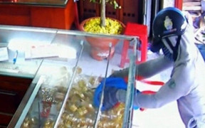 Hy hữu: Vợ mang vàng chồng trộm bán cho chủ tiệm vừa mất