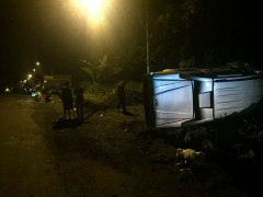 Truy tìm tài xế xe bán tải gắn biển số giả chở thuốc lá lậu gây tai nạn rồi bỏ chạy