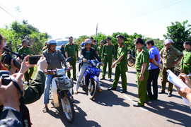 Côn đồ đâm chết người rồi nhiệt tình đưa nạn nhân đi cấp cứu: Dựng lại hiện trường