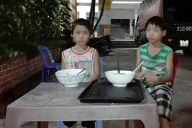 Giải cứu 2 cháu bé bị ép đi xin ăn tại TP.HCM
