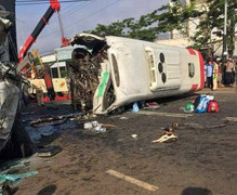 Xe khách va chạm xe tải, hơn 10 người thương vong ở Lâm Đồng