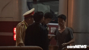 Phản đối thu phí cao, tài xế dừng xe tải hơn 2 giờ đồng hồ tại BOT Quang Đức