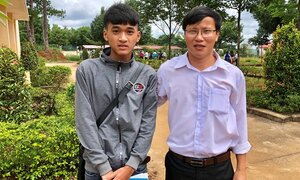 Mẹ bị tai nạn mất ngay trước cổng trường, nhà trường giấu để thí sinh tiếp tục làm bài