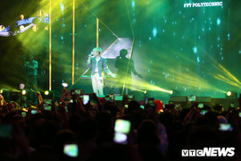 Nhóm nhạc Hoa Dâm Bụt bùng cháy cùng sinh viên phố núi