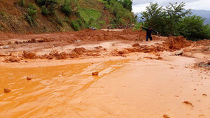 Khẩn cấp di dời dân vùng sạt lở ở Kon Tum