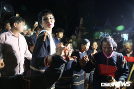 Hoa hậu H'Hen Niê về quê lần 2, mong muốn thực hiện dự án nước sạch và thư viện