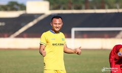 Ảnh: Trọng Hoàng tập khai xuân cùng SLNA