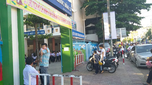 Gã đàn ông đột nhập trường tiểu học, kéo bé gái lớp 5 vào nhà vệ sinh nghi có ý định xấu