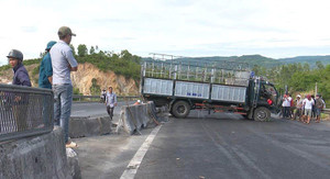 Xe tải đổ đèo gây tai nạn liên hoàn ở Phú Yên, người phụ nữ chết thảm