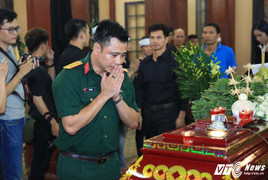 Xuân Bắc, Tự Long, Công Lý rưng rưng tiễn biệt 'lão Quềnh' Hán Văn Tình