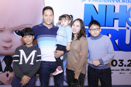 'Họa mi' Khánh Linh khoe ông xã và các con kháu khỉnh