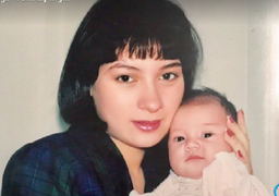 Con gái Phi Nhung: 'Tôi đã khóc khi nghe mẹ nói không có chồng con'