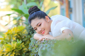 Á hậu Thanh Tú háo hức đón xem vở vũ kịch có sự tham gia của hơn 100 em nhỏ