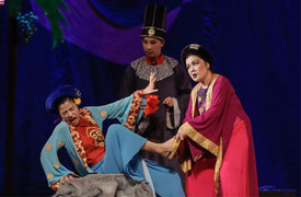 Bỏ bớt chi tiết tàn bạo, kịch 'Tấm Cám' do đạo diễn người Singapore dàn dựng hút khán giả