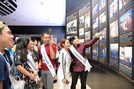 Trước đêm chung kết, thí sinh cuộc thi 'Tiếng hát ASEAN+3' tham quan Bảo tàng Quảng Ninh