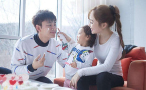 Vì sao Giả Nãi Lượng, Lý Tiểu Lộ công bố ly hôn sau 3 clip ngoại tình?