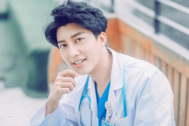 Ảnh: 'Hồn siêu phách lạc' trước vẻ đẹp vạn người mê của các bác sĩ nam thần