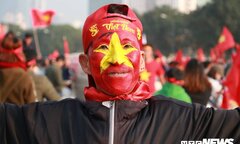Ảnh: Muôn kiểu hóa trang 'có một không hai' cổ vũ cho đội tuyển Việt Nam