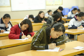 Gần 1.300 học sinh THCS tham gia thi Olympic tiếng Anh tại Hà Nội