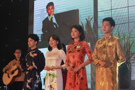 Hàng nghìn học sinh Hà thành hào hứng trong đêm tranh tài khoe sắc 'Fiesta A Cielo'