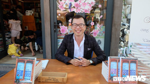 Đầu xuân Kỷ Hợi, nghe tác giả sinh năm Quý Hợi kể chuyện viết sách 'Giai Hà Nội lặn lội London'