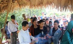 Hàng vạn người viếng mộ Đại tướng Võ Nguyên Giáp đầu năm mới