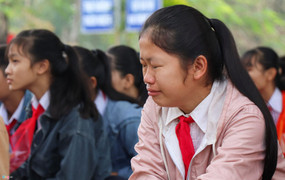 Buổi học đầu năm đẫm nước mắt ở ngôi trường có 6 học sinh thiệt mạng do đuối nước