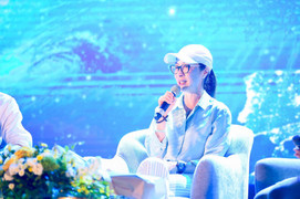 Ngôi sao điện ảnh Dương Tử Quỳnh thảo luận an toàn giao thông cùng học sinh Việt Nam