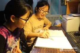 Mẹ mất vì ung thư, nữ sinh nghèo nuôi ước mơ trở thành bác sĩ giỏi