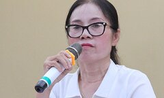 Suất cơm bán trú ít thức ăn, hiệu trưởng trường tiểu học khóc, xin lỗi phụ huynh