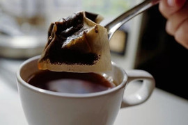 Hàng tỷ hạt vi nhựa trong túi lọc trà