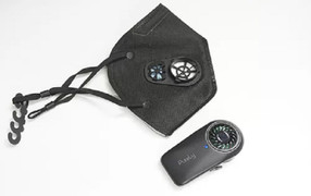 Khẩu trang gắn máy lọc mini cũng 'bó tay' trước bụi mịn