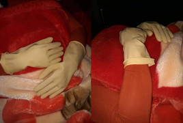 Tâm sự dở khóc dở cười của người mẹ trẻ nhiễm tĩnh điện, không dám lại gần con