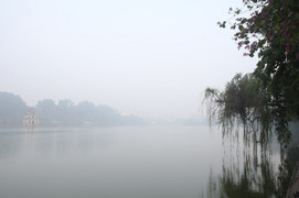 Không khí Hà Nội tiếp tục 'rất xấu'