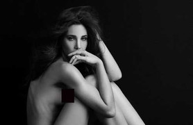 Hoa hậu Quốc tế gây tranh cãi khi chụp ảnh gợi cảm