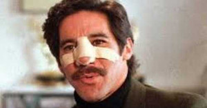 MC vỡ mũi vì bị khách mời tấn công ngay trên truyền hình