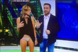 Ngán ngẩm cảnh hớ hênh phát ngượng của các MC truyền hình