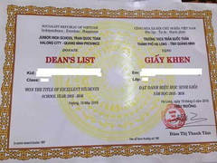 Quảng Ninh: Chấn chỉnh việc cấp giấy khen song ngữ gây phản cảm