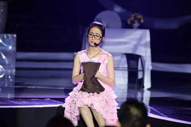 Hoài Linh bị chỉ trích vì 'loại' Hòa Minzy ở Gương mặt thân quen