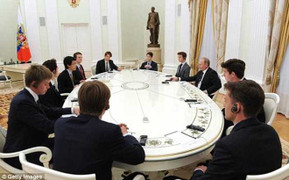 Tổng thống Nga bất ngờ gặp 11 nam sinh Anh