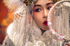 Ảnh cưới của sao gốc Việt Chung Lệ Đề và chồng trẻ kém 12 tuổi gây sốt