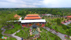 Toàn cảnh nhà thờ Tổ sơn son thiếp vàng 100 tỷ của Hoài Linh