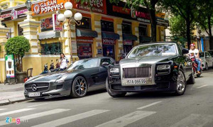 Hai siêu xe nhà chồng Hà Tăng xuất hiện trên phố Sài Gòn