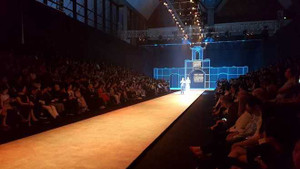 MC bức xúc vì nghệ sĩ hạng A náo loạn bỏ về giữa show thời trang