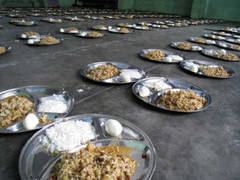 Bất ngờ với thực đơn bữa trưa của học sinh các nước