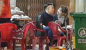 Trấn Thành và Hari Won tình cảm đi ăn đêm ở vỉa hè ngay trước lễ cưới