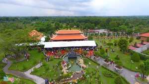 Nhà thờ Tổ của Hoài Linh mở cửa 3 ngày Tết Đinh Dậu