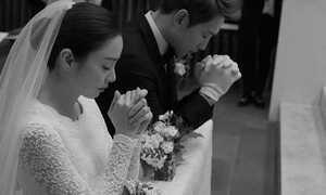 Ảnh hiếm hoi của Kim Tae Hee - Bi Rain trong lễ cưới